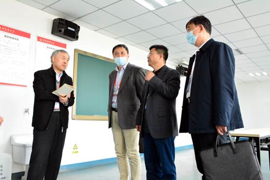 说明: 4-现场考查化工实验室